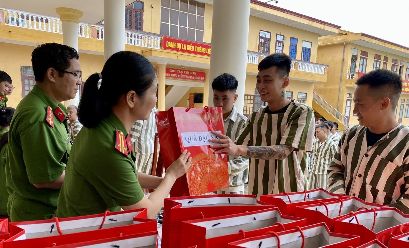 Tran Thai Quang Hoang,  Dac xa,  Trai tam giam,  Pham nhan,  Cong an Thanh Hoa anh 2