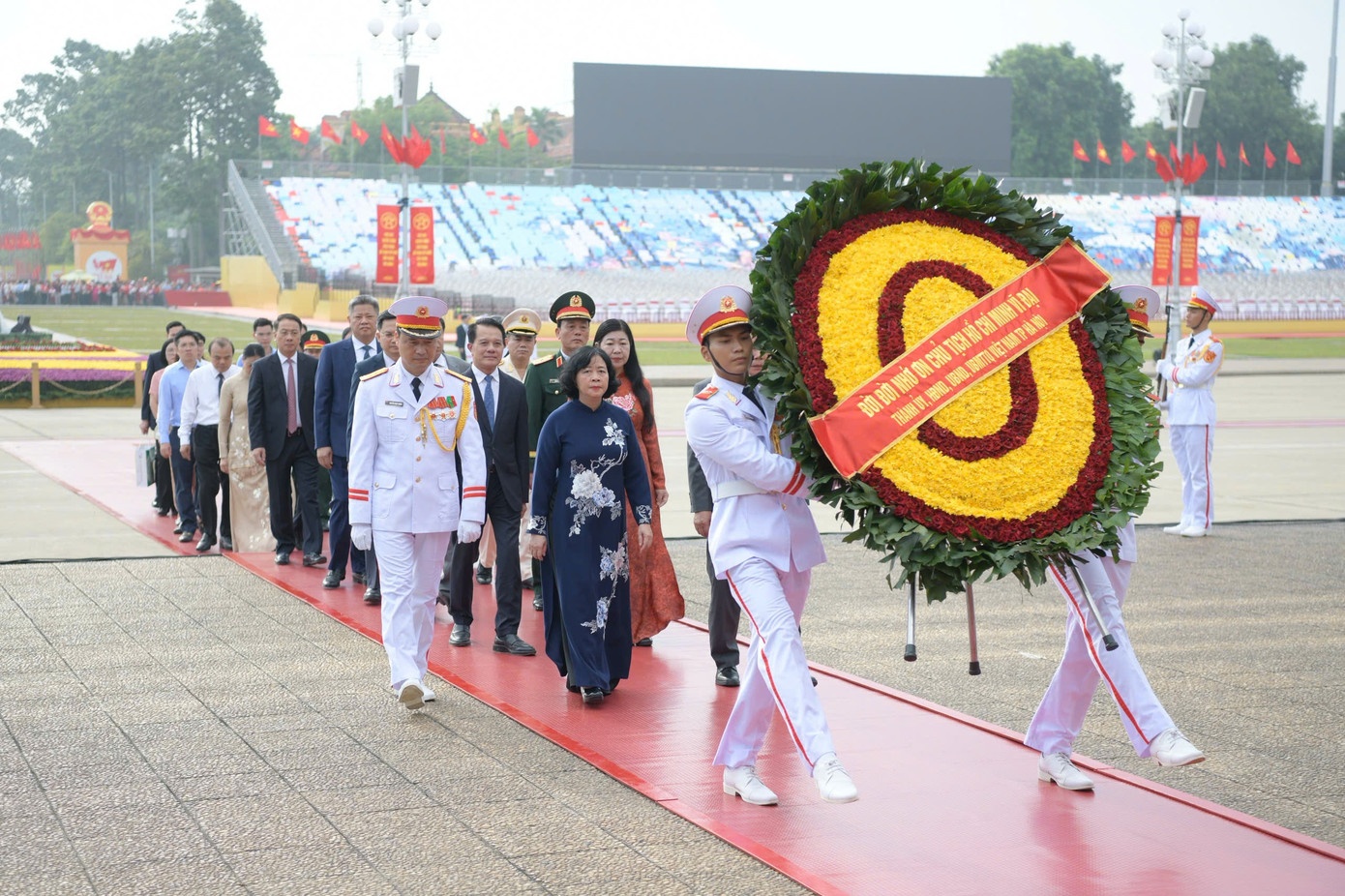 Lanh dao Dang anh 11