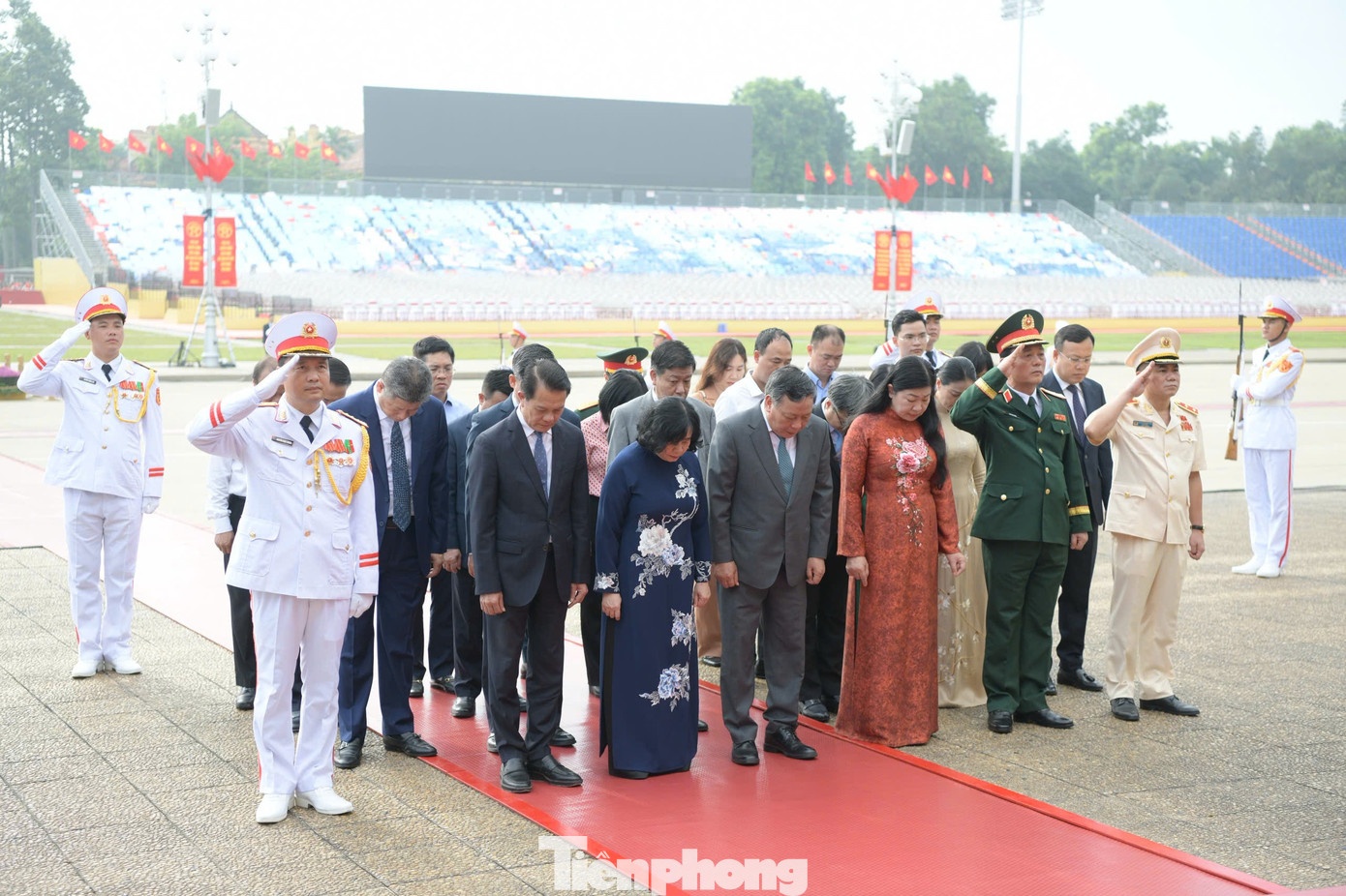 Lanh dao Dang anh 12