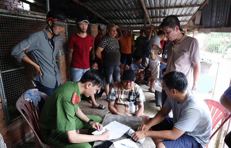 Cong an Binh Duc,  Khom Binh Duc 2,  Can dong ho,  Binh Duc,  Sat phat anh 2