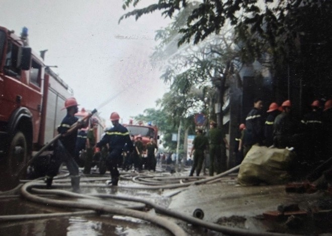 Tho han linh an tu vi nhieu ngoi nha tren pho Tam Trinh bi 'thieu rui' hinh anh