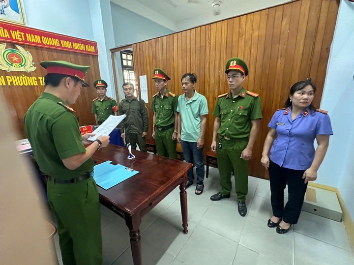 Phan Hoang Phuc,  Hoa don,  gia tri gia tang,  Tong dat,  Bat minh,  Cty Phan Hoang Phuc,  Gdoc Phan Hoang Phuc,  DN Phan Hoang Phuc,  NV Phan Hoang Phuc,  Ktoan Phan Hoang Phuc,  Co khi Tan Khai,  Cong ty Tan Khai,  Giam doc Tan Khai anh 1