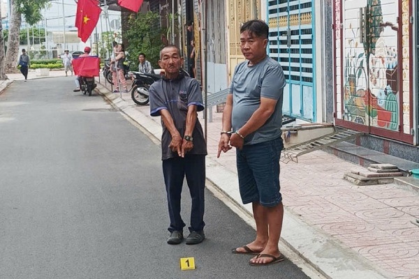 Bat doi tuong cuop giat ve so cua nguoi ban dao hinh anh