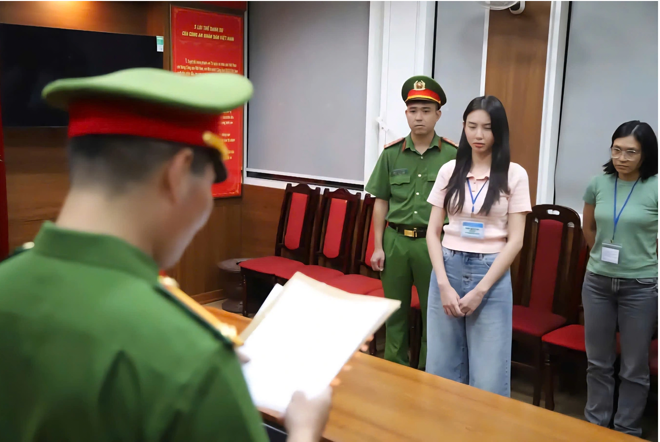 Chi Em Rot,  Kera,  Nguyen Thi Thai Hang,  Pham Quang Linh,  Nguyen Thuc Thuy Tien anh 2