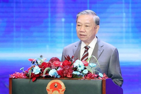 Bo Chinh tri: Den nam 2030, nguoi dan duoc mien vien phi o muc co ban hinh anh