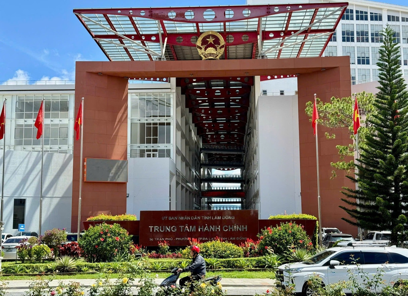 cong chuc nghi viec anh 1