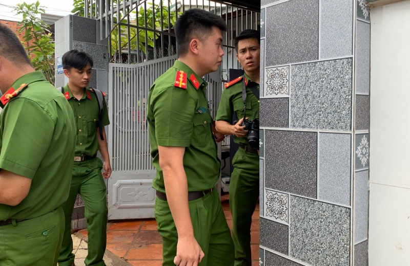 Tham an,  bi bat,  Cai trang phu nu anh 2
