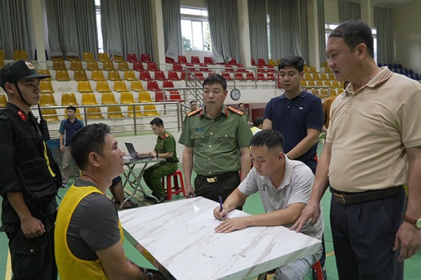 Khoi to 39 bi can trong nhom lua dao dat tru so tai Campuchia hinh anh