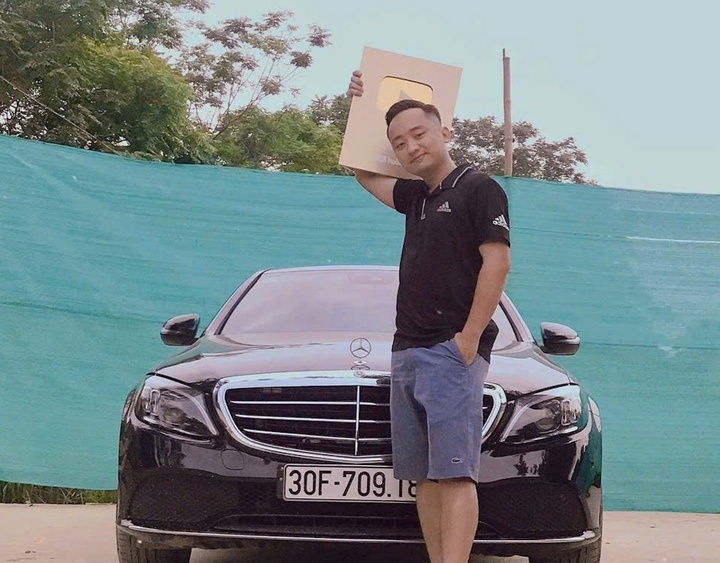 YouTuber Hoang Van Duc,  Chu tich gia ngheo anh 2