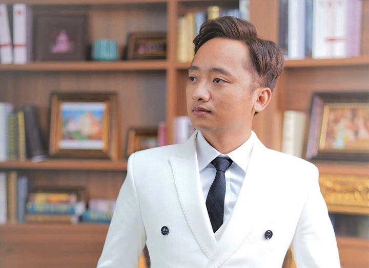 YouTuber Hoang Van Duc,  Chu tich gia ngheo anh 1