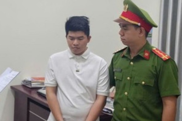 Bat thanh nien lua dao chiem doat tien cua nhieu nguoi choi chim canh hinh anh