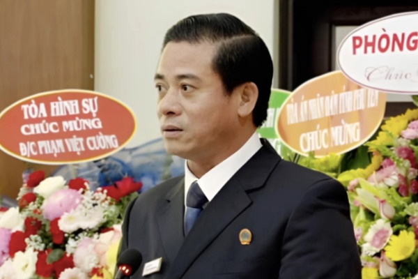 Nhieu lan 'chay an' bat thanh, Chu tich K-Homes 'quay xe' to cao hinh anh