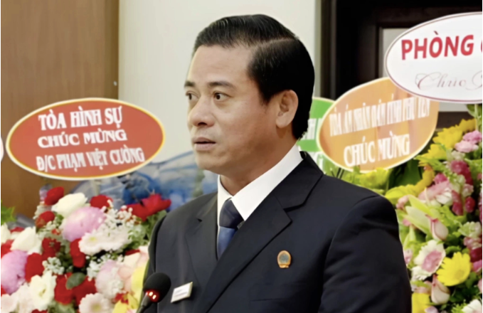 K-Homes,  Chu tich K-Homes,  Giam doc K-Homes,  Cong ty K-Homes,  Nhan vien K-Homes,  Tru so K-Homes,  Duong Anh Son,  Nguyen Thi Minh Phuong,  Cty Anh Huy Luat,  Chu Anh Huy Luat anh 1