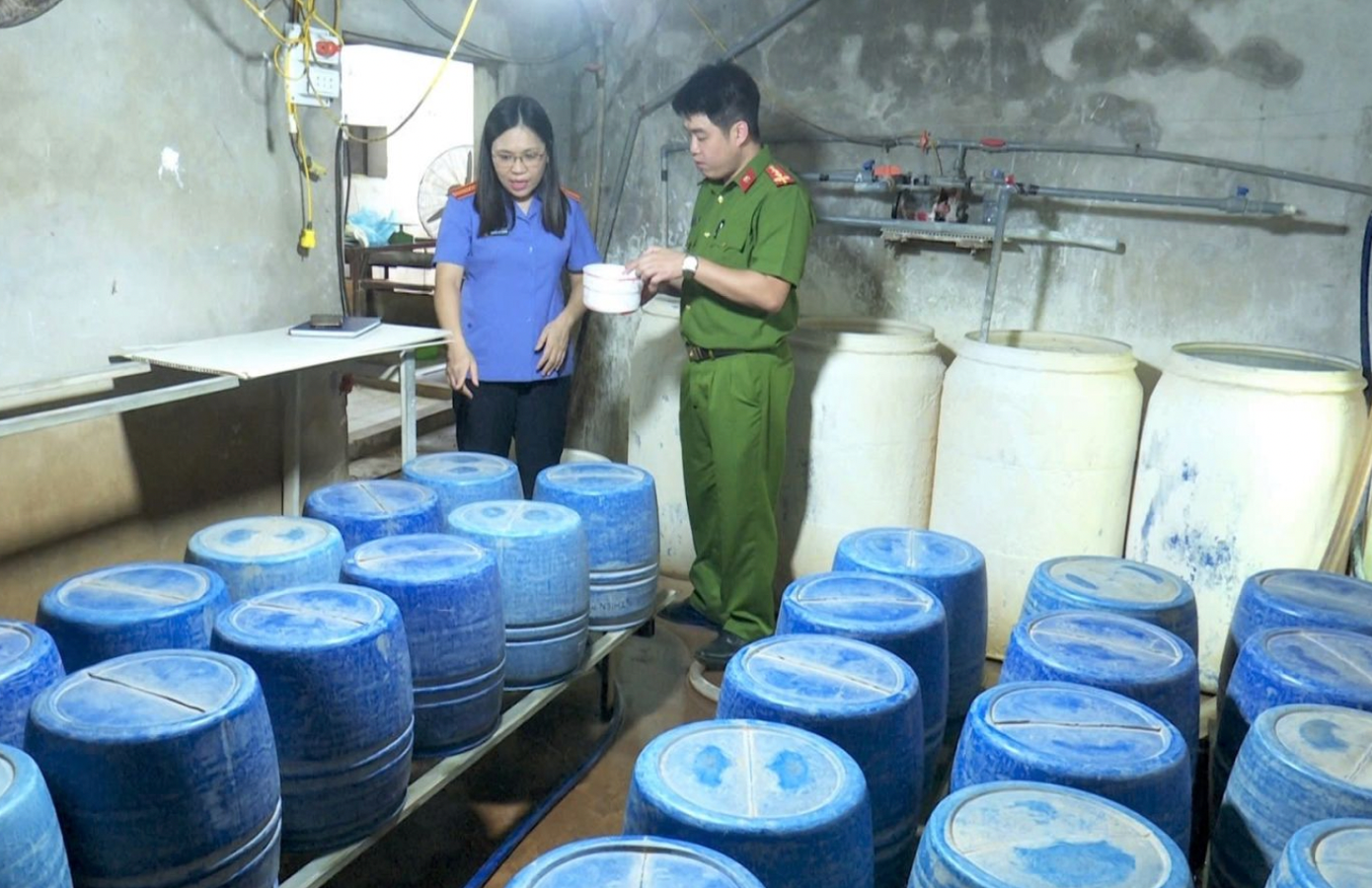 dung hoa chat,  san xuat,  1, 4 tan gia do anh 1