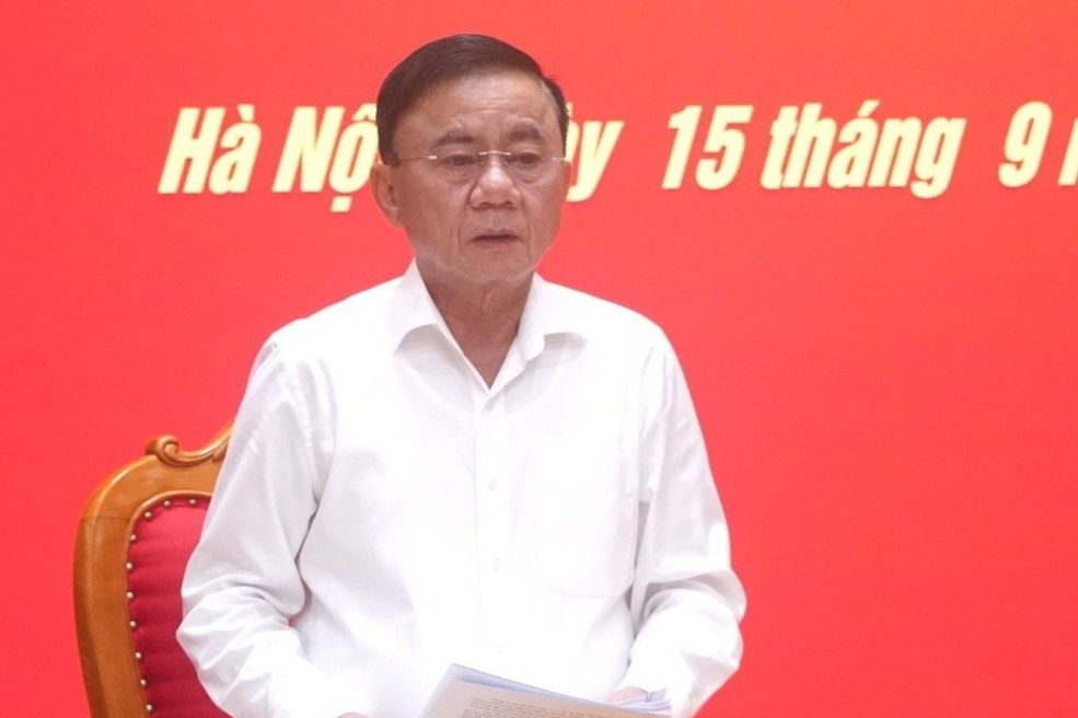 Cong bo quyet dinh cua Bo Chinh tri, Ban Bi thu ve cong tac can bo hinh anh