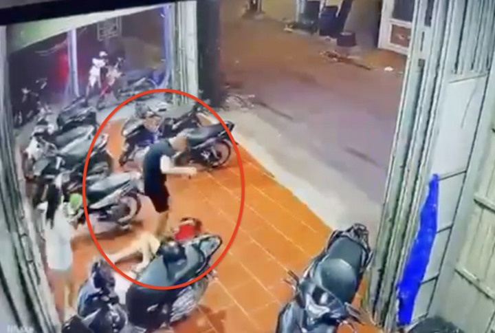 Xac minh clip co gai bi hanh hung da man truoc quan bi-a tai Ha Noi hinh anh
