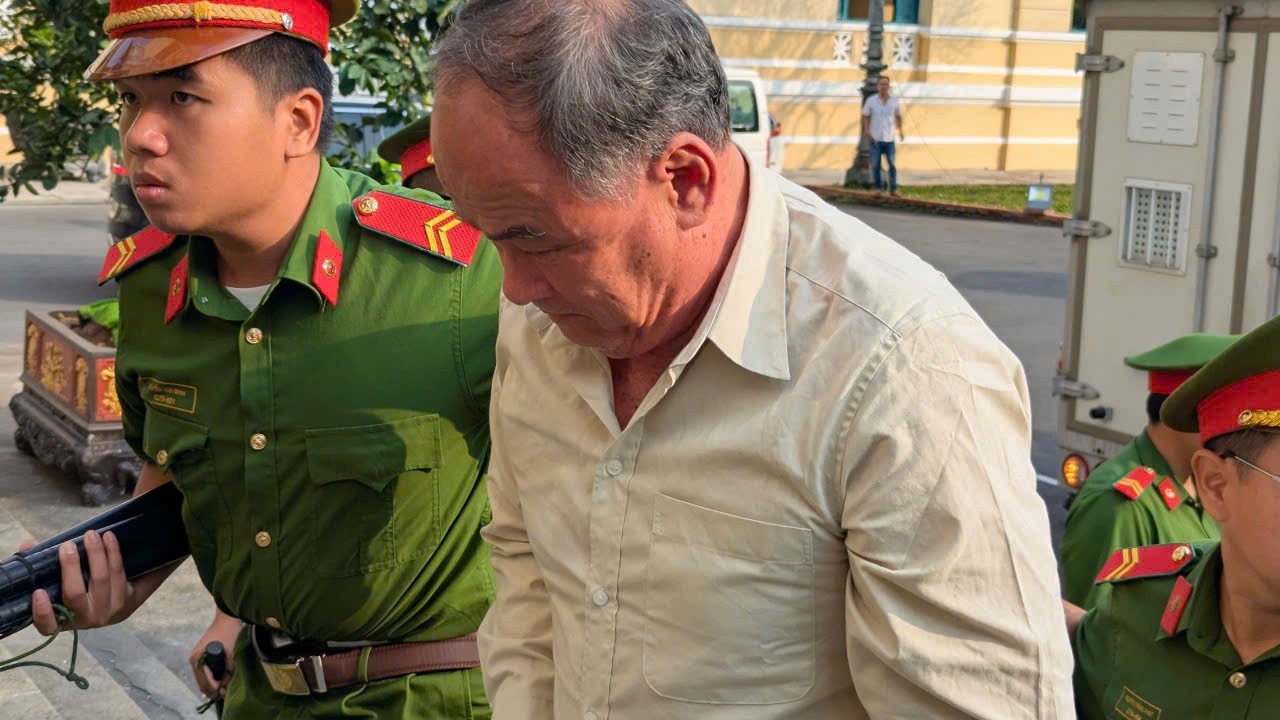 Nguyen Thanh Binh,  Duoc giam an,  Trung Hau 68 anh 1