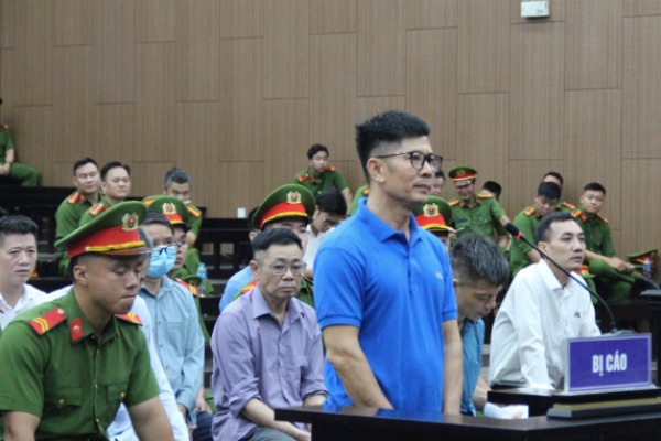 Hom nay tuyen an Chu tich Thuan An cung nhom dong pham 'thong thau' hinh anh
