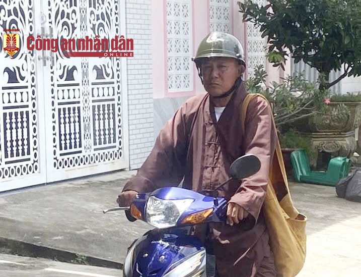 Gia danh nha su,  Di ban nhang anh 2