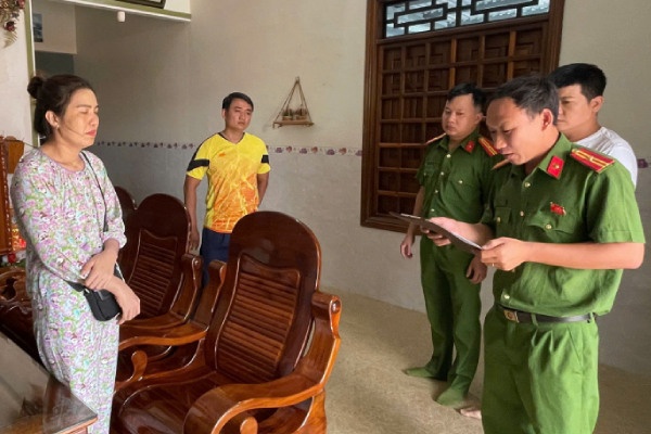 Tu ba dieu hanh duong day mai dam chuyen cung cap cho quan karaoke hinh anh