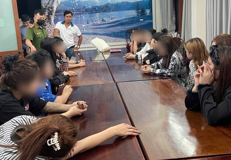 duong day mai dam,  chuyen cung cap,  cho quan karaoke anh 2