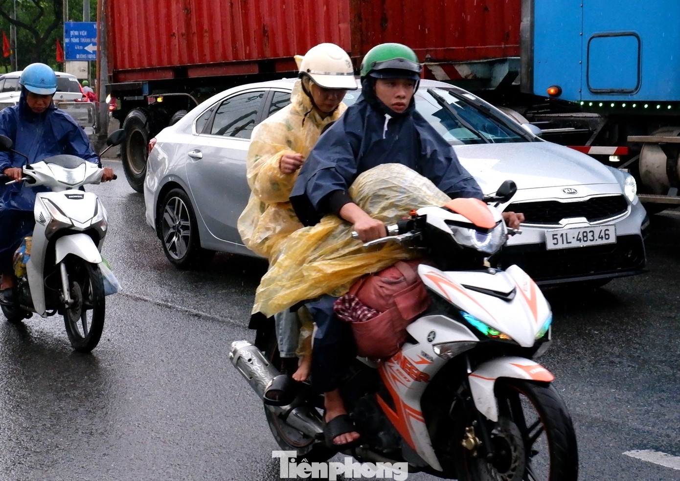 Mua TP.HCM sieu bao Ragasa anh 1