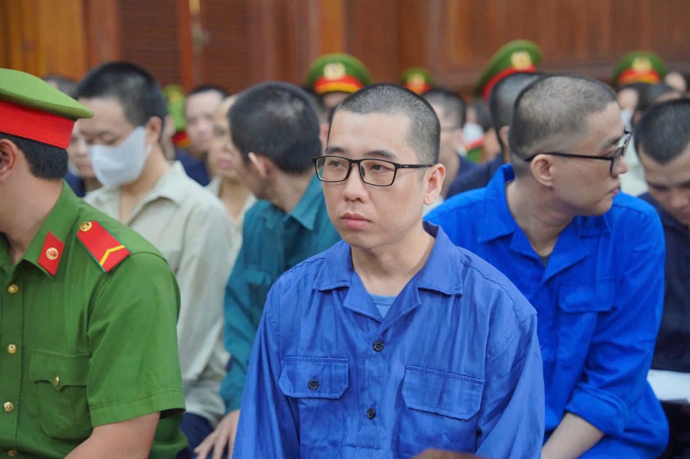 4 anh em ruot tham gia dieu hanh duong day danh bac 3,8 ty USD hinh anh