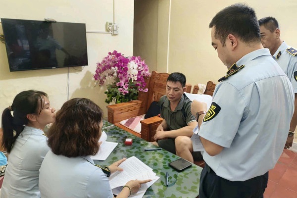 Chu co so san xuat gio cha bi dieu tra vi su dung chat cam hinh anh