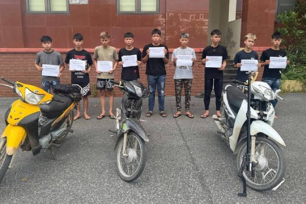 Tam giu 9 thanh nien mang hung khi gay tai nan giao thong hinh anh