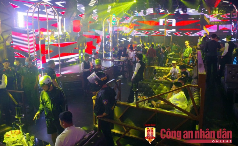 Dot kich quan bar,  lon nhat Phu Quoc,  Bar 9E Club,  Quan Bar 9E Club,  Chu Bar 9E Club,  NV Bar 9E Club anh 1