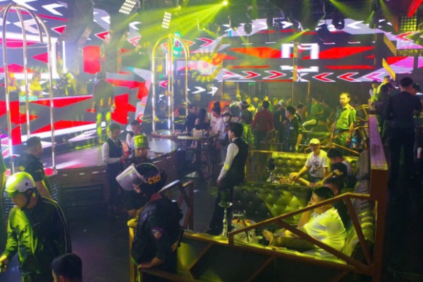 Dot kich quan bar lon nhat Phu Quoc, tam giu hinh su 2 doi tuong hinh anh