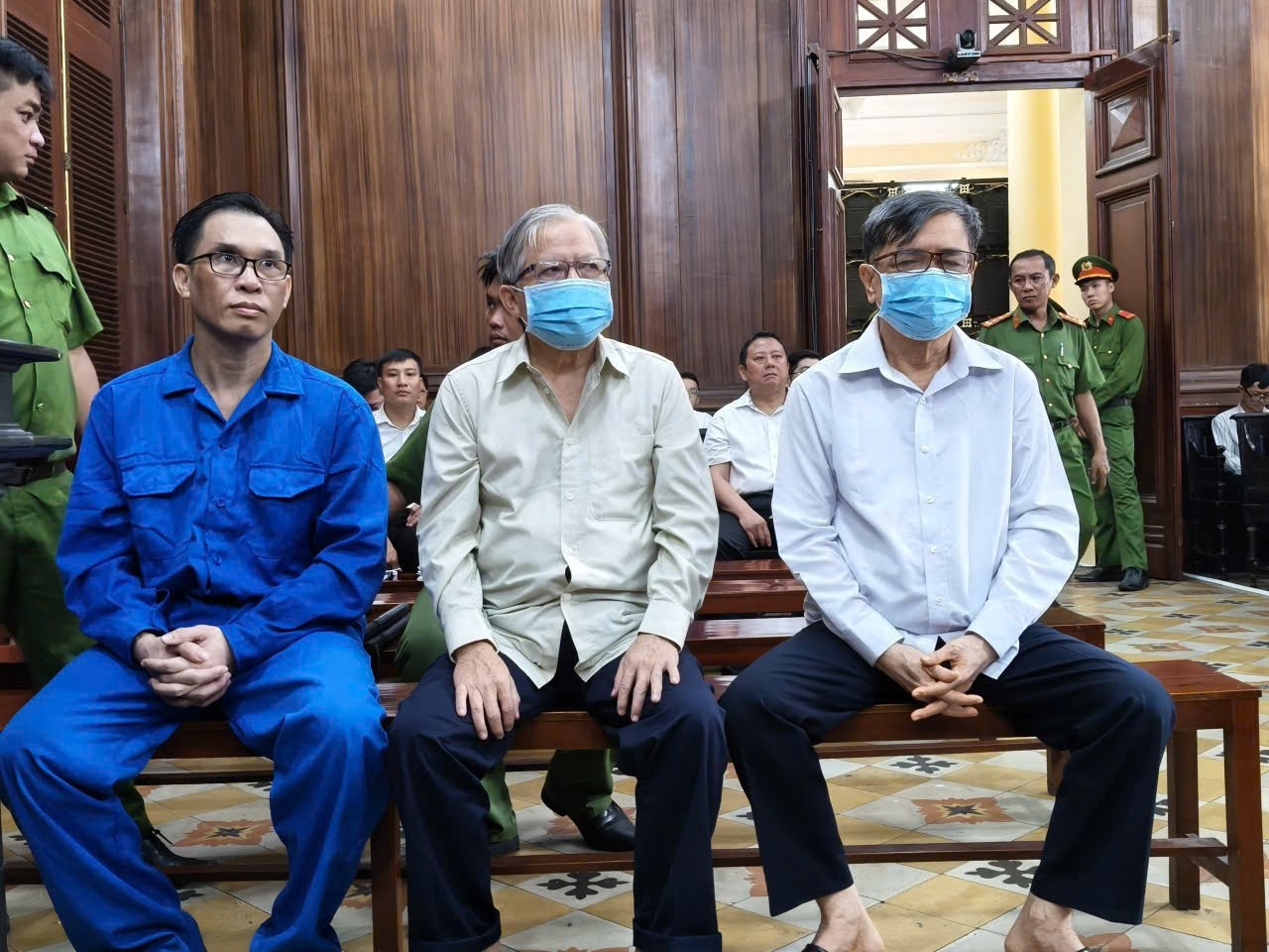 Dinh Truong Chinh,  nop lai 970 ty,  lanh dao Vinafood II anh 2