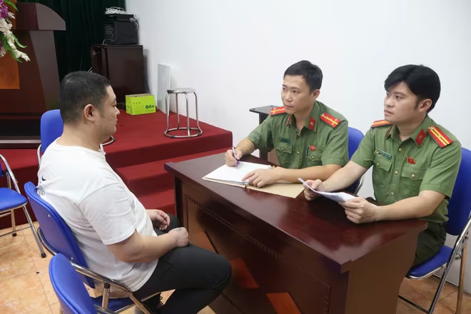 nhap canh trai phep,  Thien An Hotel,  KS Thien An Hotel,  Chu Thien An Hotel,  NV Thien An Hotel,  Dinh Nguu Trieu Son,  Lau bo Dinh Nguu,  Zhang Shuang,  Wu Gan anh 1