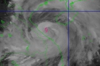 Bao so 10 nguy hiem hon, quan thao ven bien Bac Trung Bo hinh anh