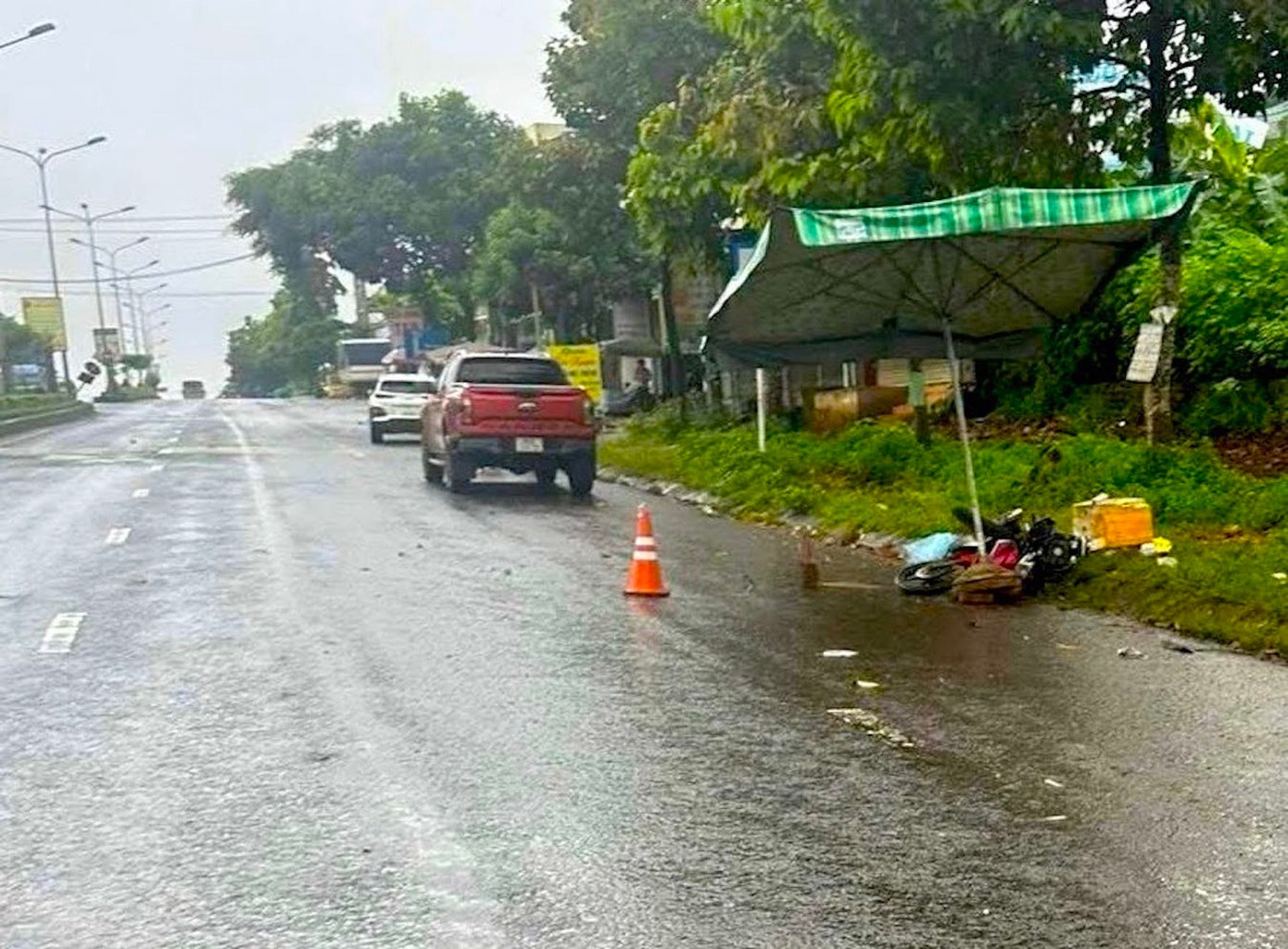 Tai xe xe ban tai roi hien truong sau vu tai nan chet nguoi hinh anh