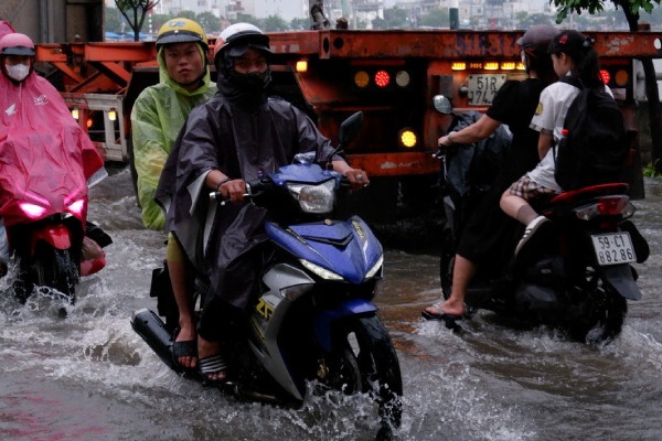 Mua lon o TP.HCM, co noi vuot 200 mm hinh anh