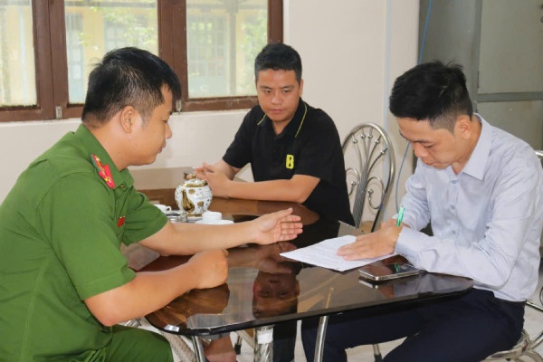 Tra lai hon 2 ty tien chuyen nham tai khoan hinh anh