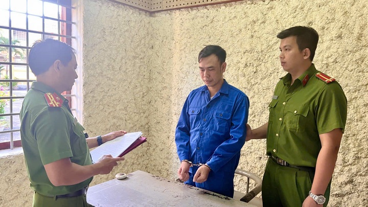 Cong an vach tran 'vo boc' tu thien va ban tay dem tien trong bong toi hinh anh