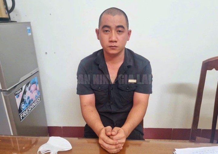 Lao oto,  Vao quan nhau anh 1