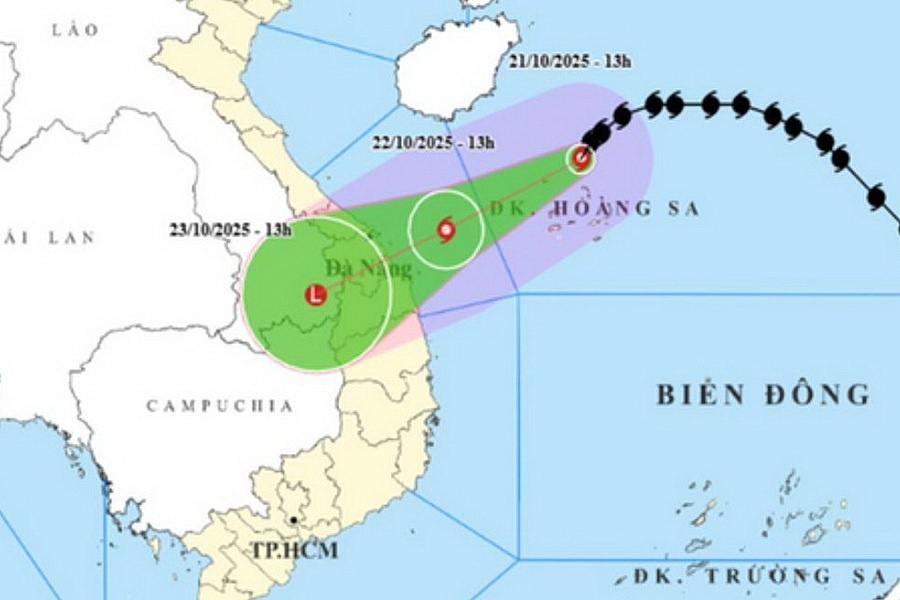 Bao Fengshen cach Da Nang 450 km, mien Trung mua lon tu chieu mai hinh anh