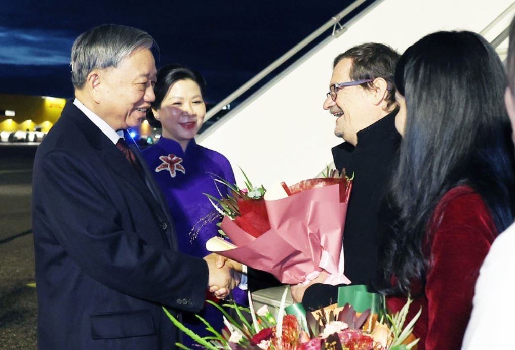 Tong Bi thu bat dau tham chinh thuc Phan Lan hinh anh