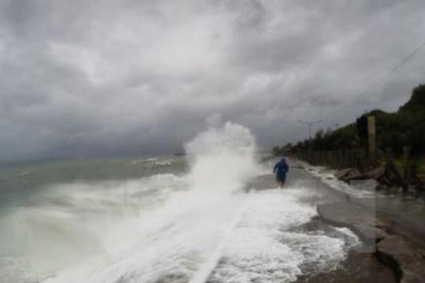 Anh huong cua bao Fengshen, phia Dong khu vuc Bac Bien Dong gio manh hinh anh