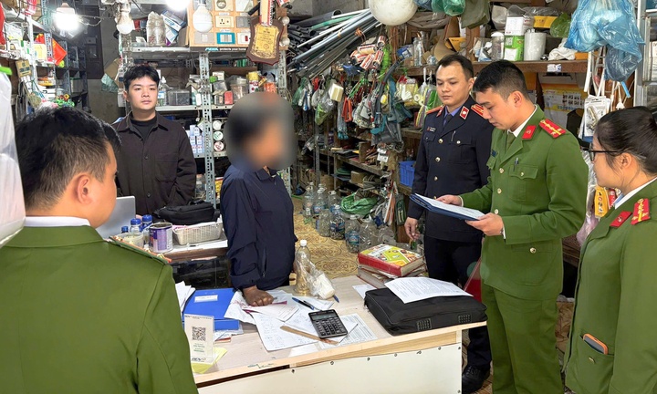 Ban hang chuc hoa don tri gia hon 1,7 ty, mot nguoi bi bat o Cao Bang hinh anh