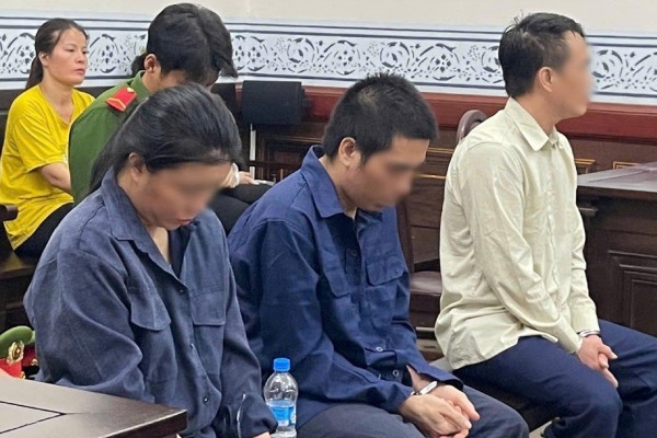 Nguoi phu nu bi lua mat 2 ty dong vi muon 'chay an' cho chong hinh anh