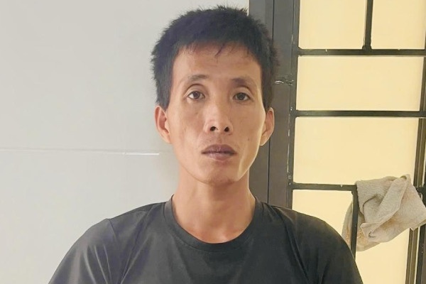 Cha duong dung gay go, bua dinh danh dap be gai 9 tuoi o Ha Tinh hinh anh