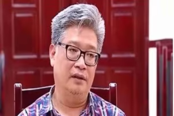 Vu san xuat hon 3 trieu binh chua chay gia: Khoi to 5 bi can voi 2 toi hinh anh