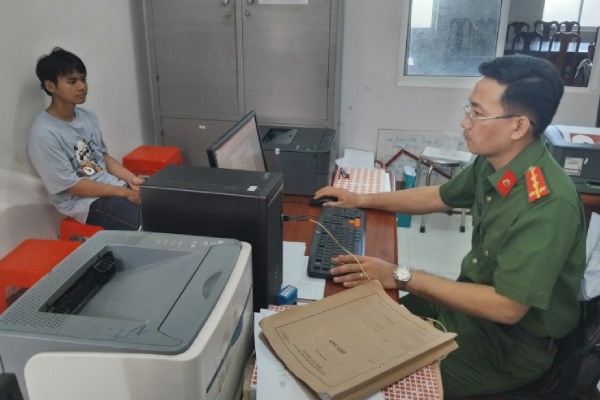 Chau trom tai san tri gia 300 trieu dong cua ong ba noi hinh anh