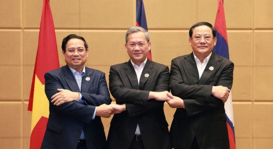 Thu tuong an sang, lam viec voi Thu tuong Campuchia va Lao hinh anh