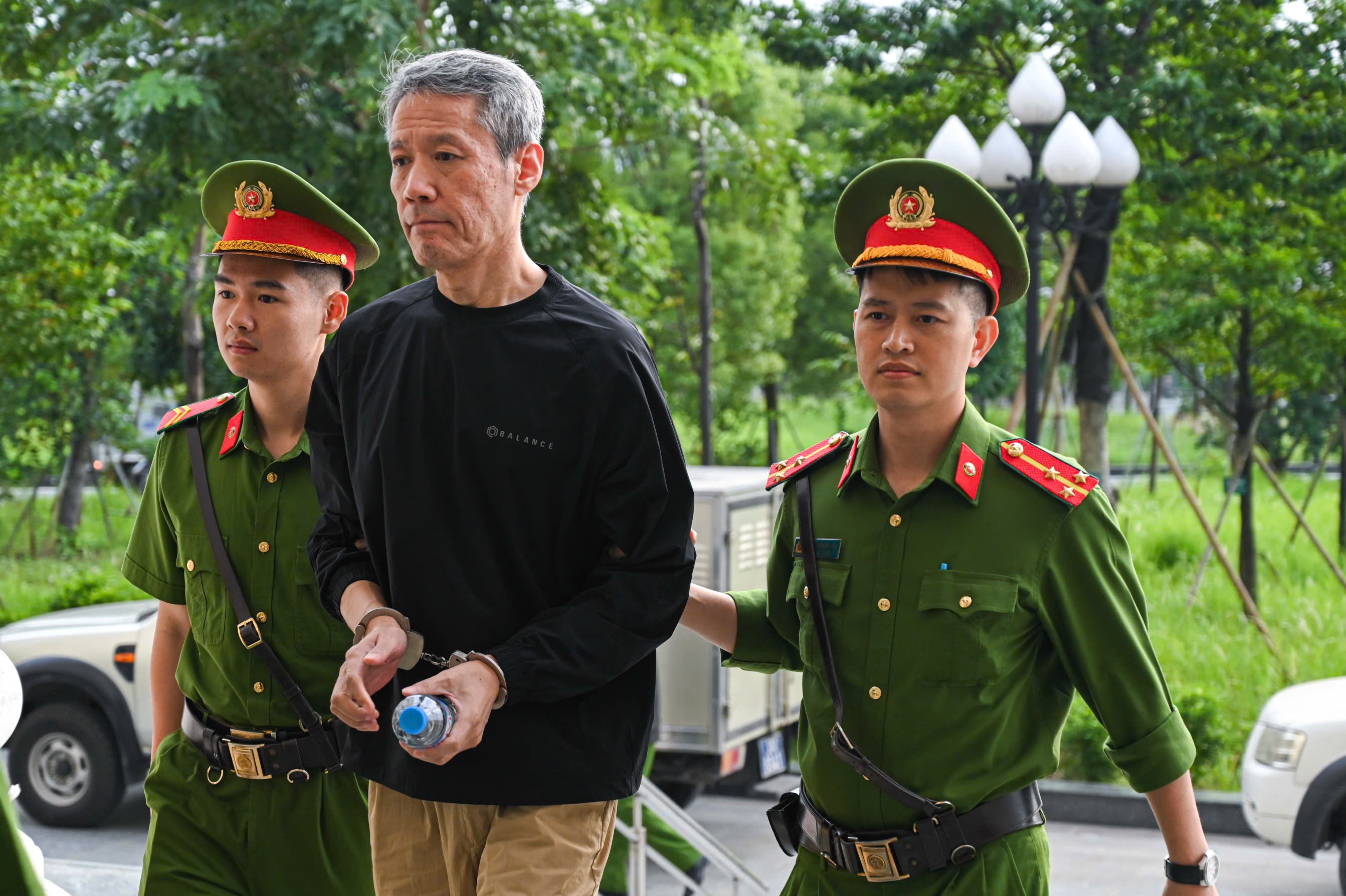 Danh bac,  Khach san Pullman,  Ho Dai Dung anh 2