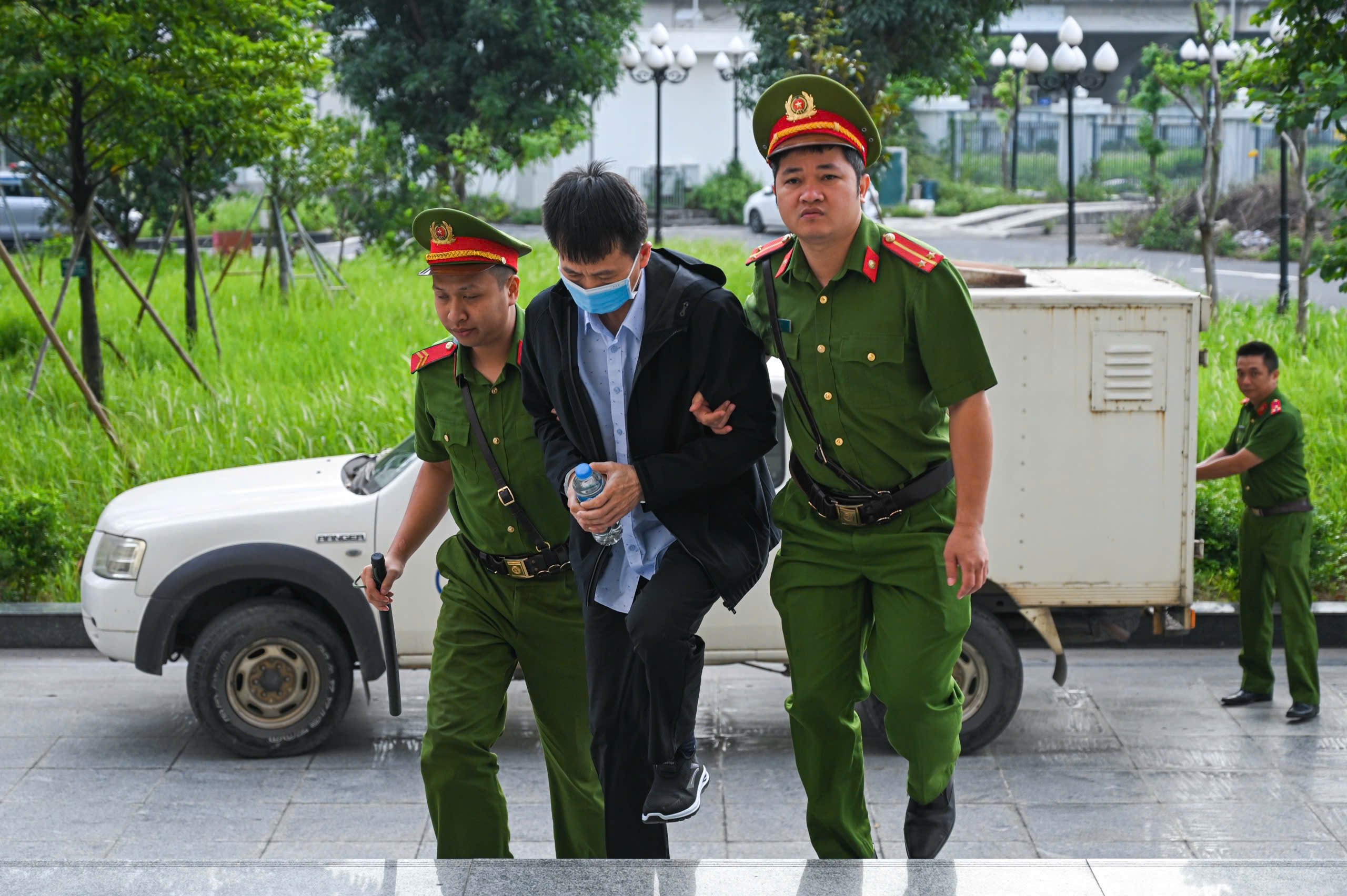 Danh bac,  Khach san Pullman,  Ho Dai Dung anh 3